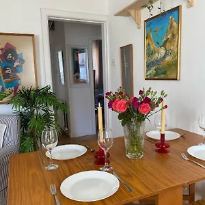 2 Bed With Garden Near Centre & Beach, Free Parking Apartment